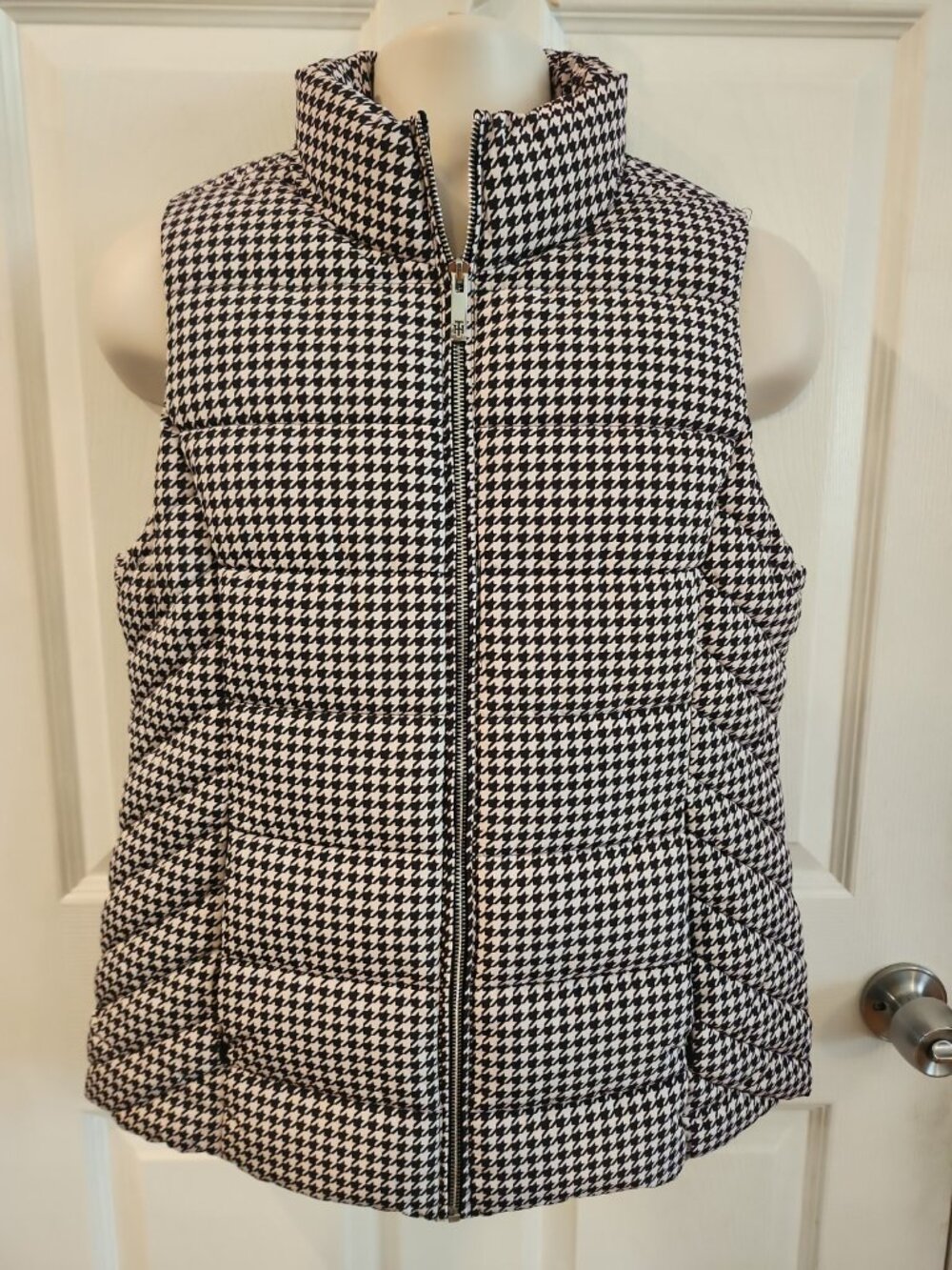 Excellent~TOMMY HILFIGER~Black & White Houndstooth~Puffer Vest~Size Medium